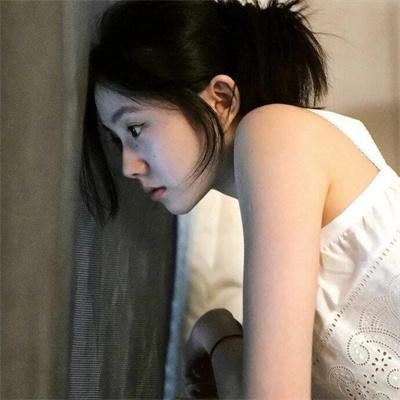甜蜜寂寞女孩